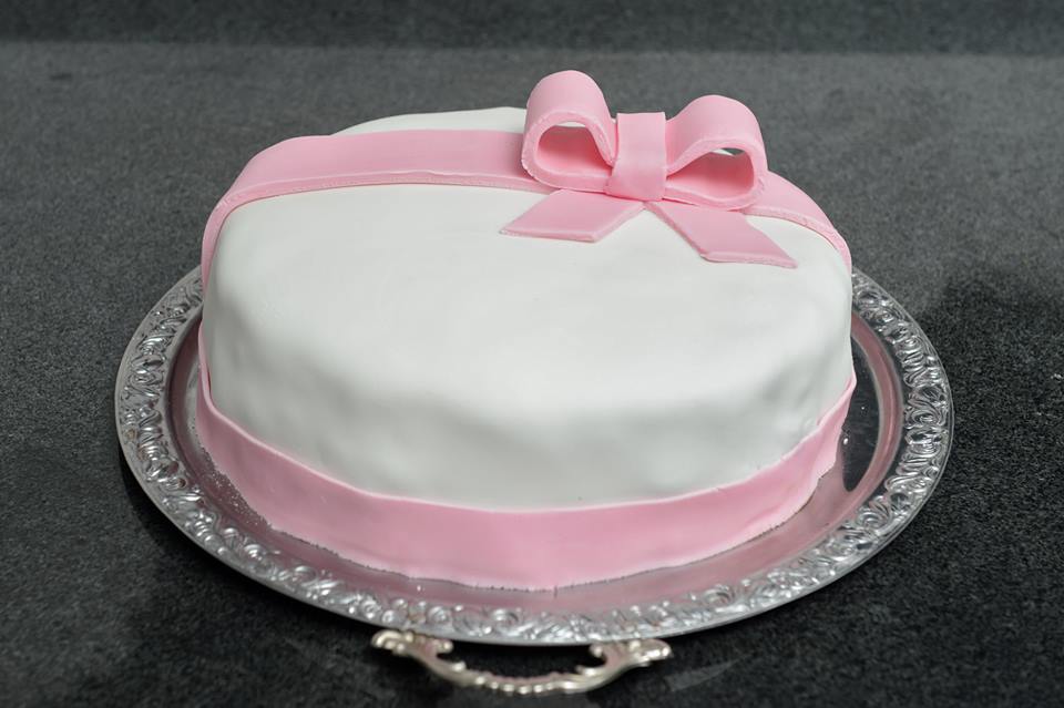 Gâteau Cadeau – Cookerei by Salomé